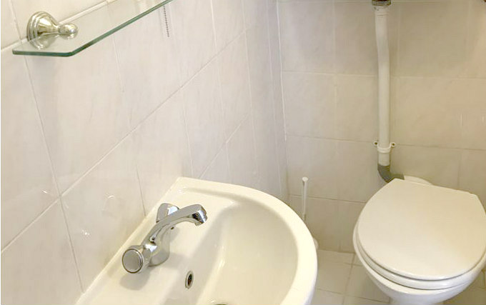 A typical bathroom at Seven Dials Hotel