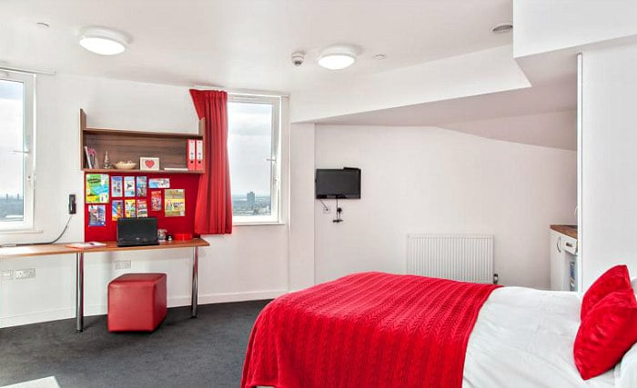 Relax in the private bathroom in your room at Student Haus Wembley