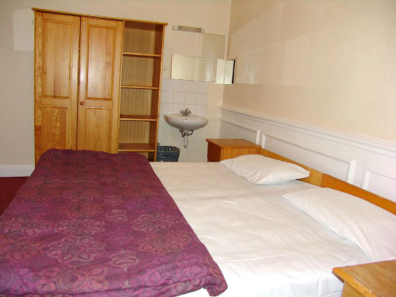 Your comfortable double room in Earls Court Rooms