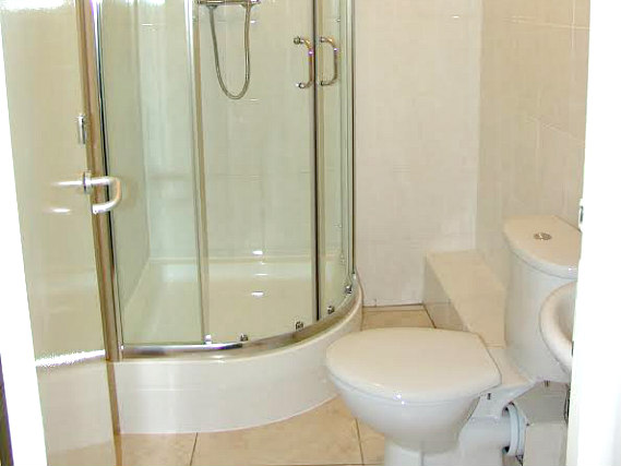 A typical bathroom at Earls Court Rooms
