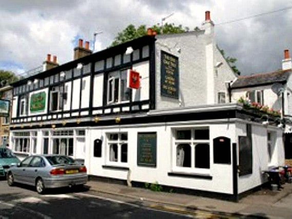 Oak Tree Inn is situated in a prime location in Hounslow