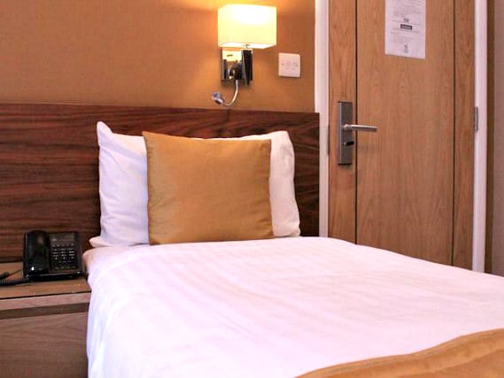 Single rooms at Sheriff Inn London provide privacy