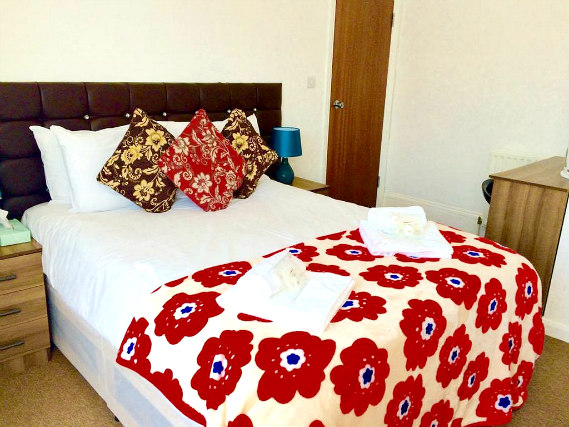 A comfortable double room at Metro Star London