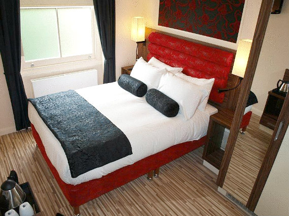 A comfortable double room at Simply Rooms and Suites