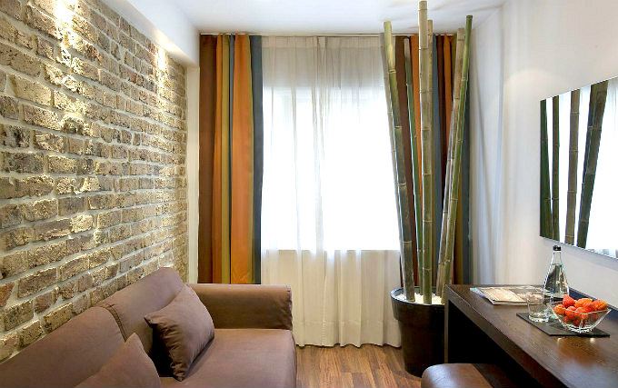 Room facilities at Caesar Hotel London