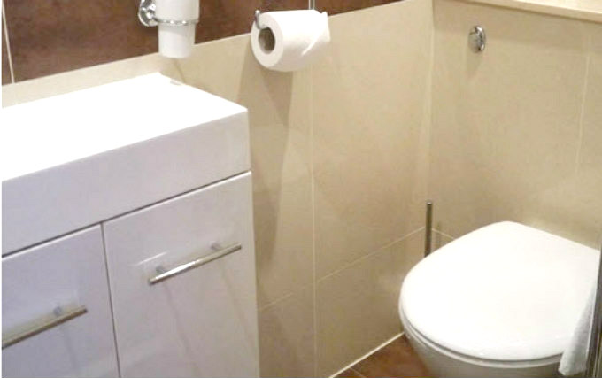 A typical bathroom at Bickenhall Hotel
