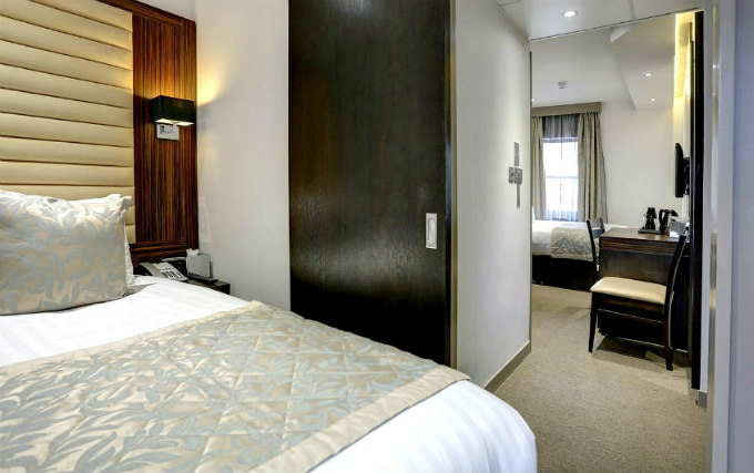 A twin room at Maitrise Hotel London Edgware Road