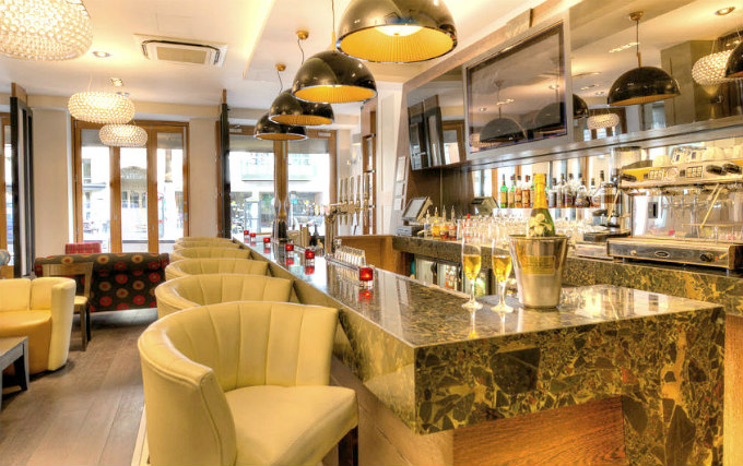 Bar at Maitrise Hotel London Maida Vale