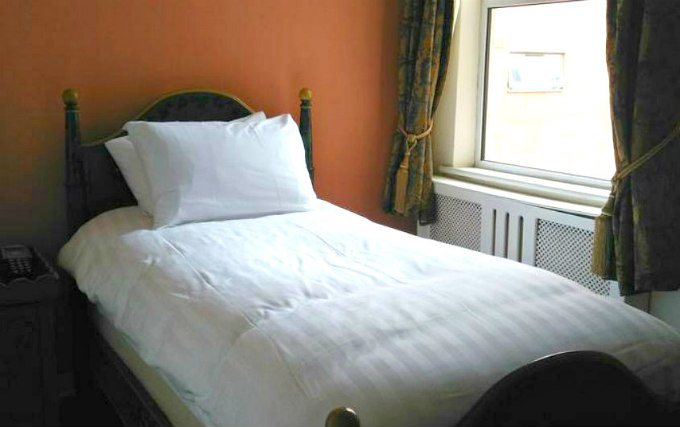 Single Room at Maitrise Hotel London Wembley