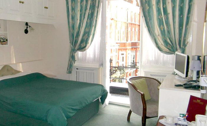 A double room at Maranton House Hotel
