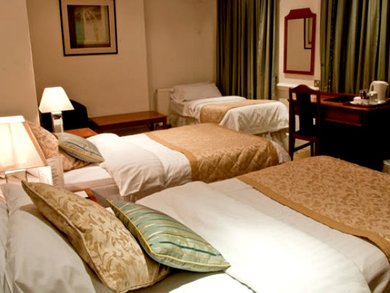 Quad rooms at Staunton Hotel London are the ideal choice for groups of friends or families