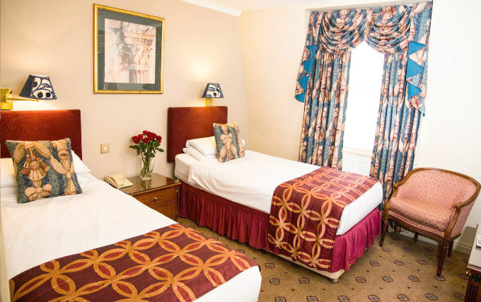 A typical twin room at London Lodge Hotel