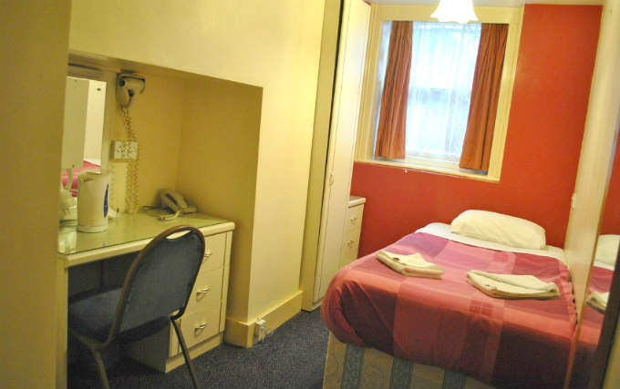 A single room at Guilford Hotel