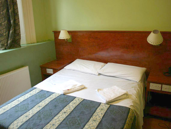 A double room at Apollo Hotel Bayswater