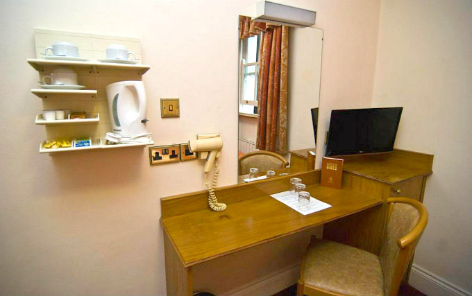 Room facilities at Seymour Hotel