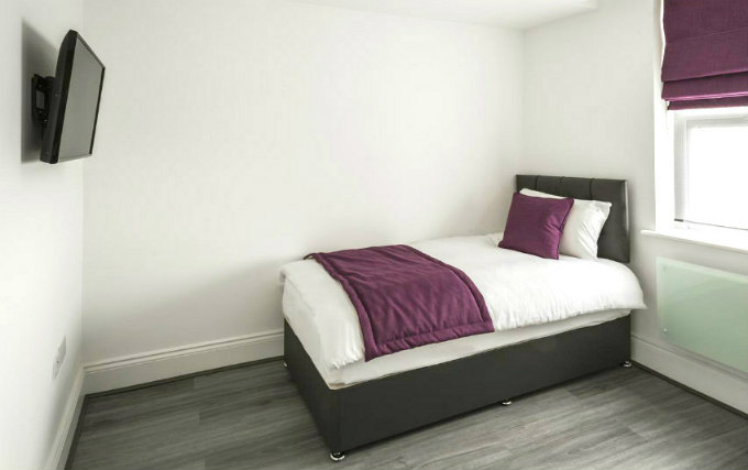 A single room at Smart Stay Swiss Cottage