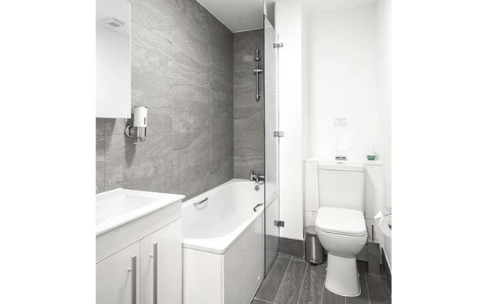 A typical bathroom at Smart Stay Swiss Cottage