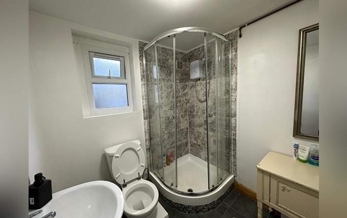 A typical bathroom at City Lodge Shadwell