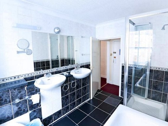 A typical bathroom at Hyde Park Whiteleaf Hotel