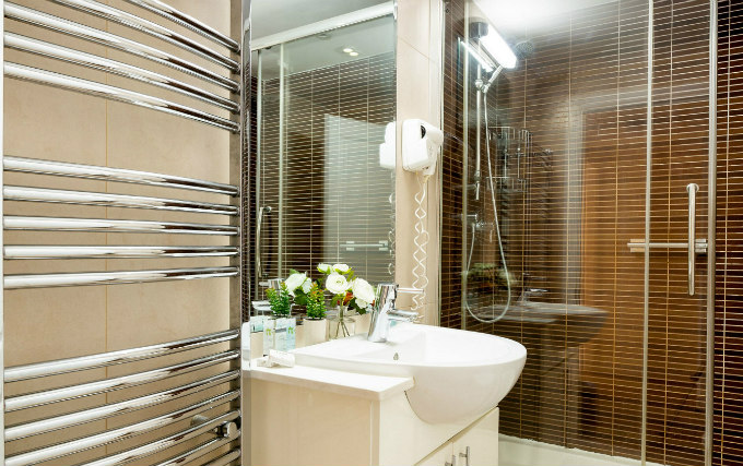 A typical bathroom at Blue Star Apartments London