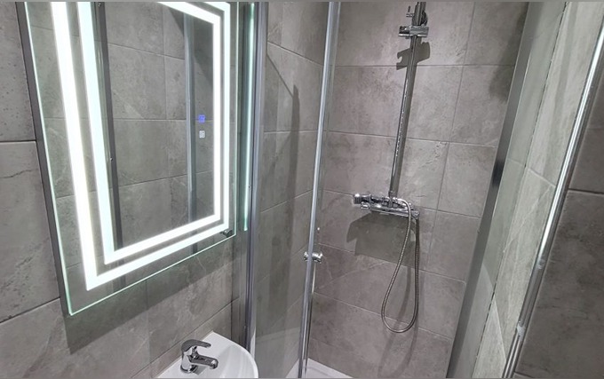 A typical shower system at Argyle Square Hotel