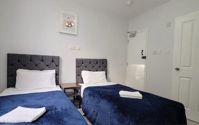 A typical twin room at Argyle Square Hotel