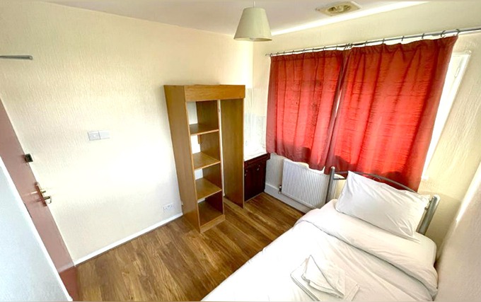 A comfortable single room at St Nicholas Hotel