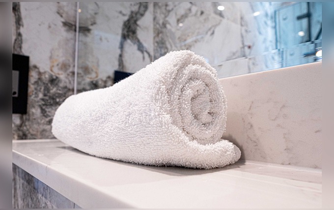 A typical bathroom at Hyde Park Green Hotel