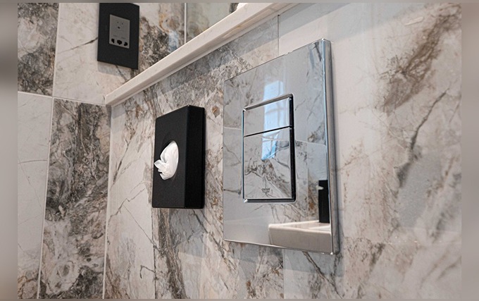 A typical bathroom at Hyde Park Green Hotel