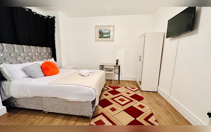 A comfortable double room at City Lodge Excel