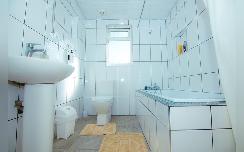 A typical bathroom at Victorian Woods BnB