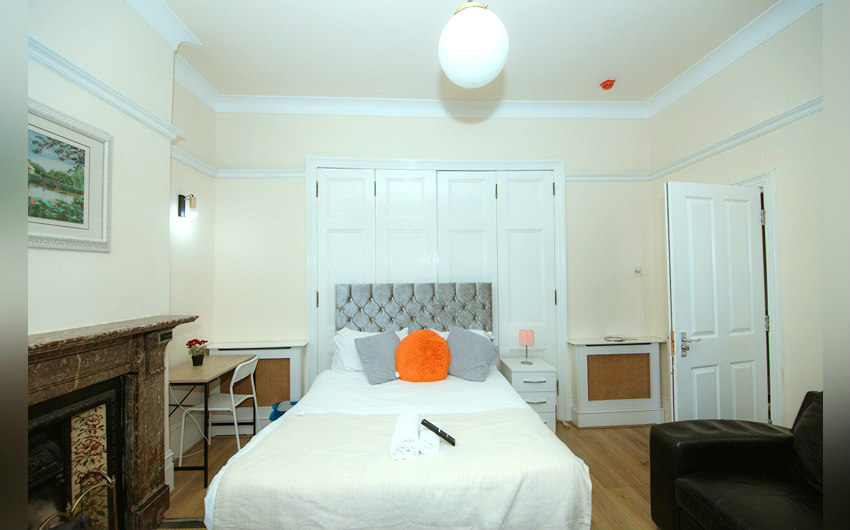 A comfortable double room at Victorian Woods BnB