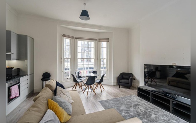 Enjoy your favourite sports on the big TV screen located in the lounge