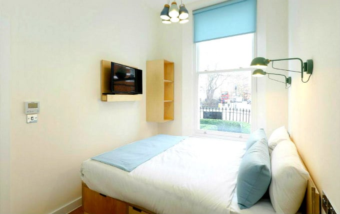 A comfortable double room at Kensington Stay