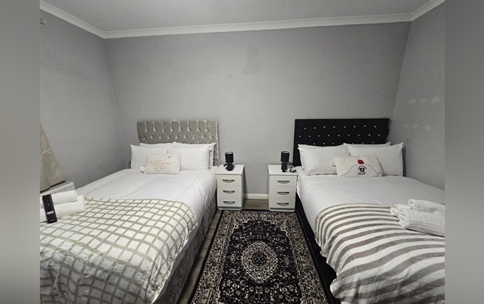 A typical quad room at Heathrow Roomzz BnB