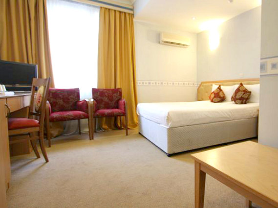 A comfortable double room at St Georgio Hotel