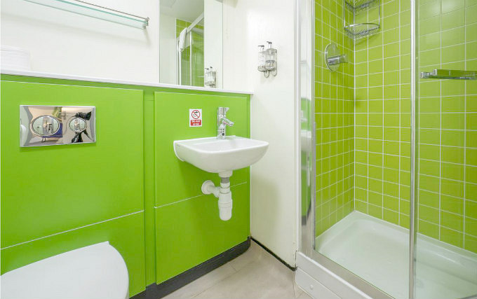 A typical bathroom at Bankside Quality Rooms