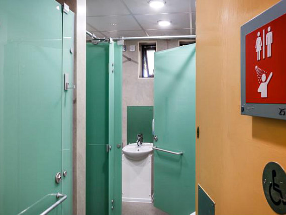 A typical bathroom at Rosebery Hall