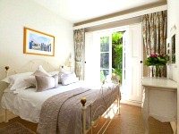 A typical Twin room at Vancouver Studios, London