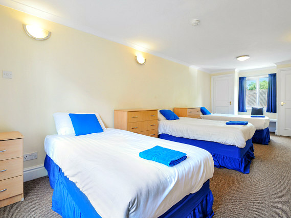 Triple rooms at Access Apartments Maida Vale South are the ideal choice for groups of friends or families