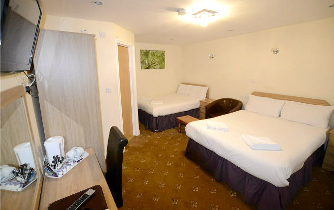 Triple room at Cranbrook Apartments