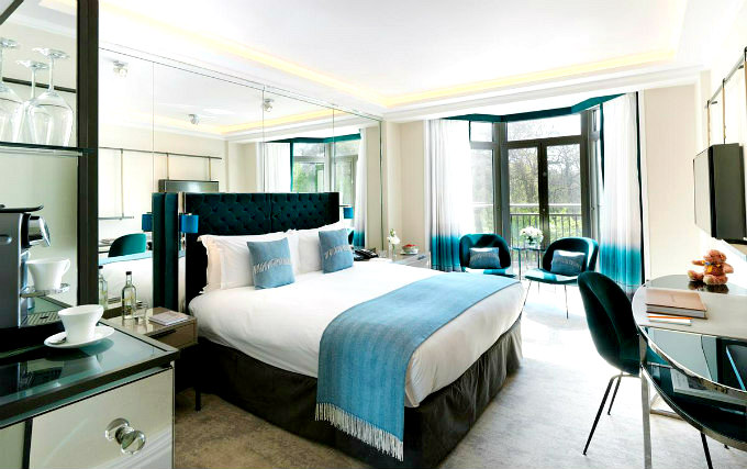 A comfortable double room at Athenaeum Hotel London