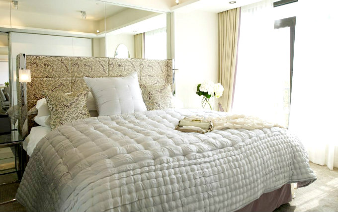 A comfortable double room at Athenaeum Hotel London