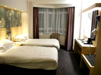 A typical twin room at Bedford Hotel