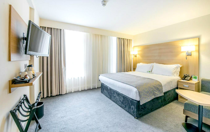 A comfortable double room at Holiday Inn London Kensington