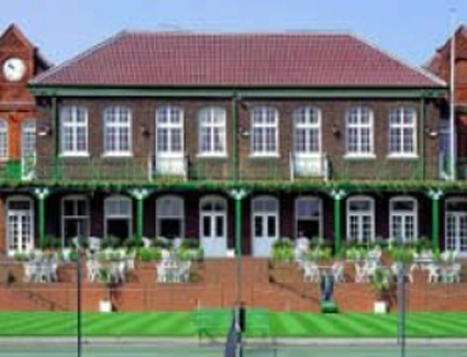 Book a hotel near Queens Club