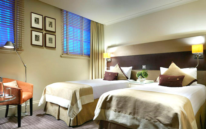 A twin room at London Bridge Hotel