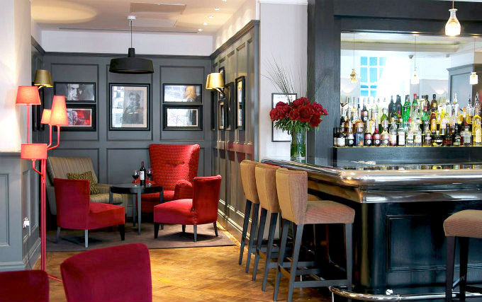 Bar at London Bridge Hotel