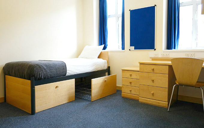 A comfortable single room at Claredale House