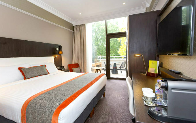 A comfortable double room at Doubletree by Hilton London Hyde Park